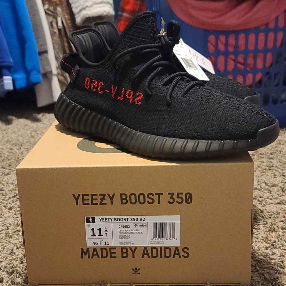 Yeezy 350v2 Bred